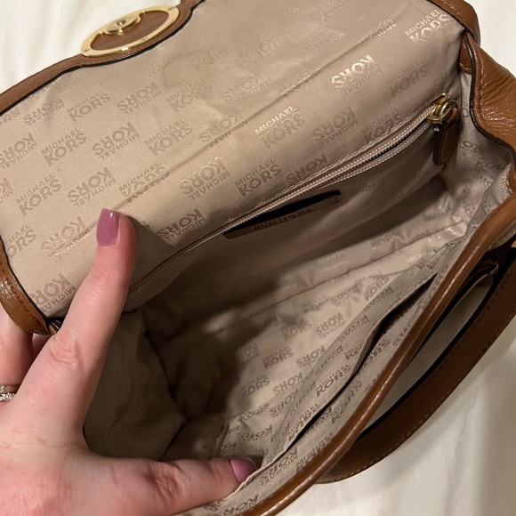 Camel brown Michael Kors crossbody with gold chain detail - Picture 3 of 4